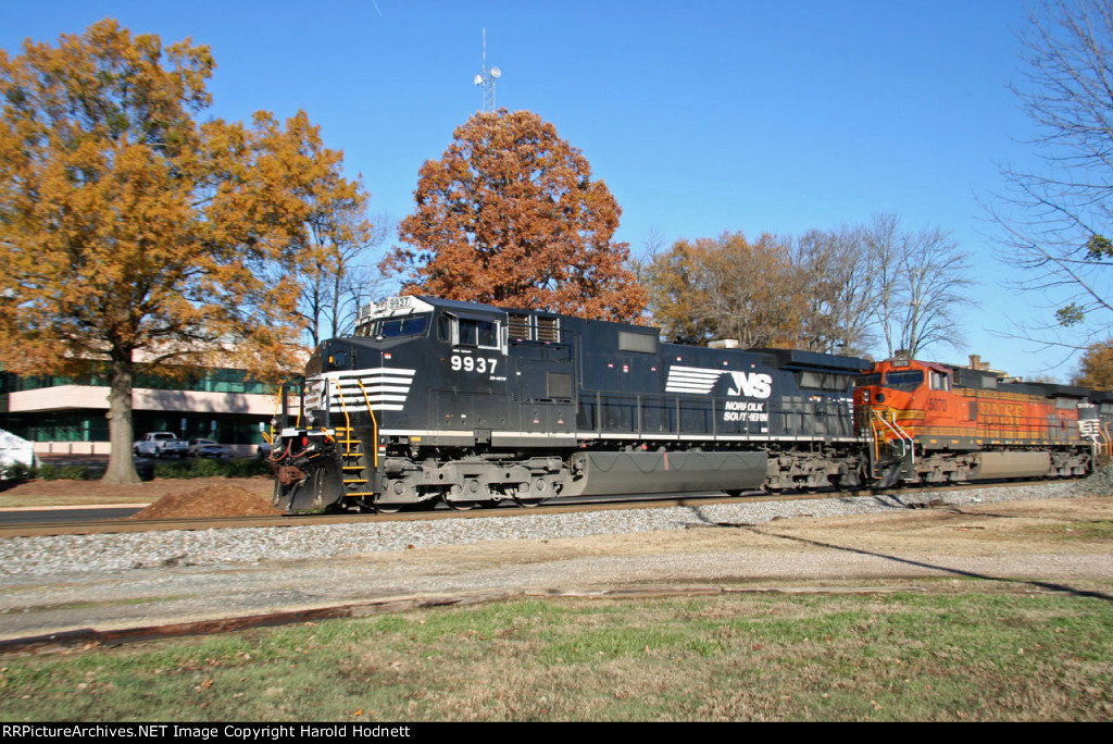 NS 9937 leads train 349 past the signal at Fetner